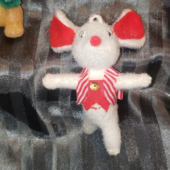 Vintage flocked Christmas ornaments - Picture 7 of 8